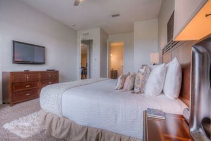 5048 Shoreway Loop #402