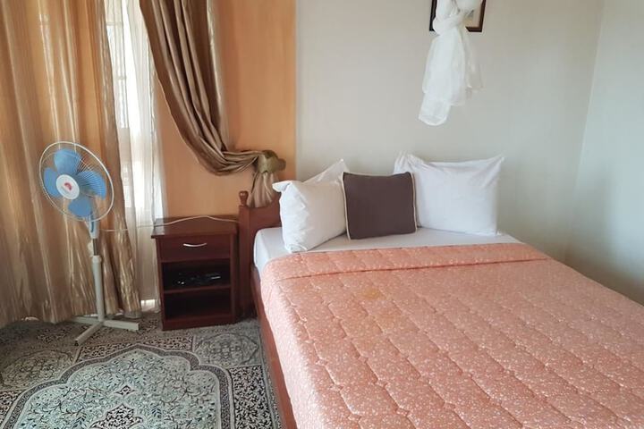 Room 9 of 20