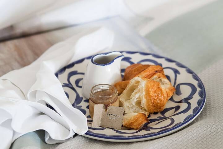 Breakfast/Coffee Service 102 of 165