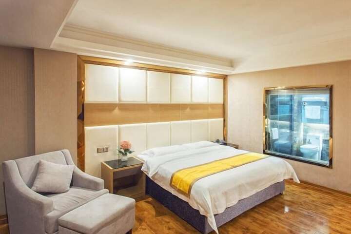 Room 16 of 44