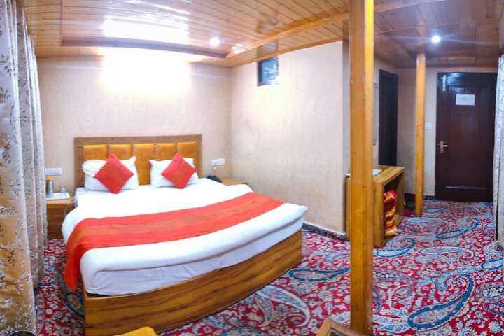 Room 3 of 8