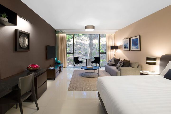 Room 2 of 6