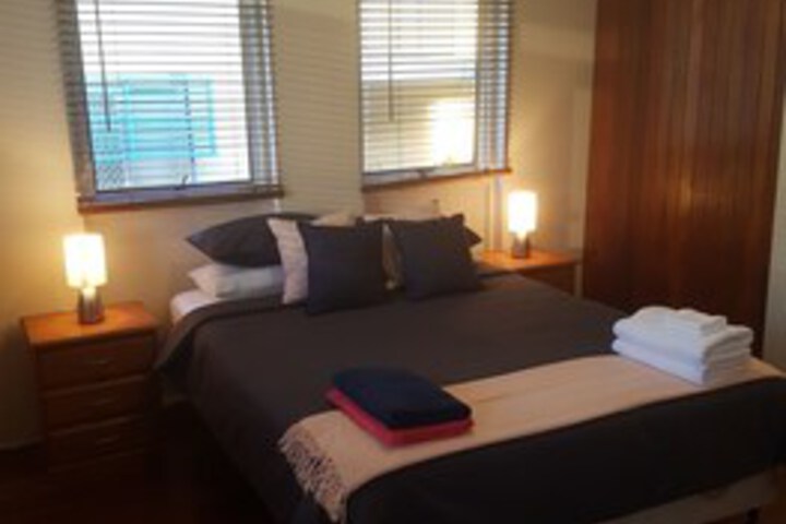 Room 6 of 18