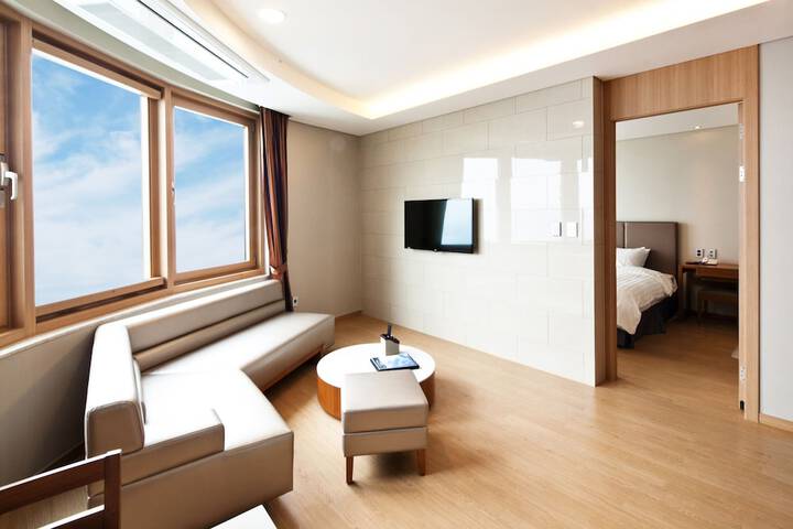 Room 12 of 101