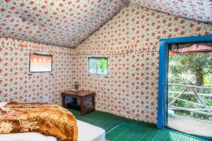 Room 5 of 12