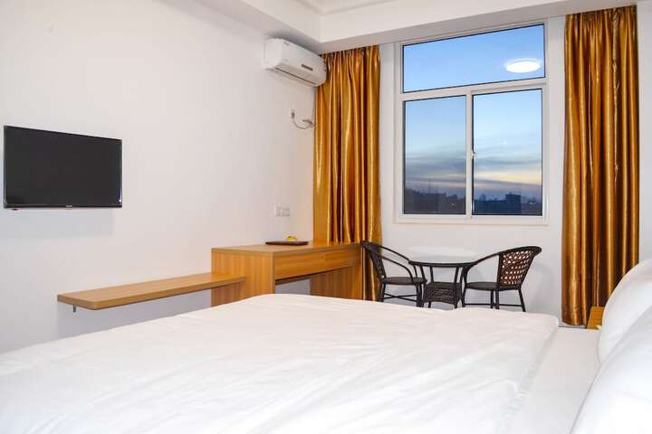 Room 10 of 20
