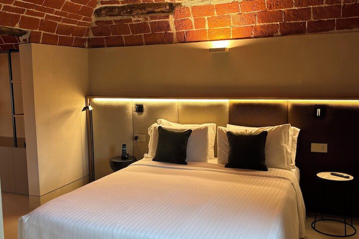 Room 10 of 62