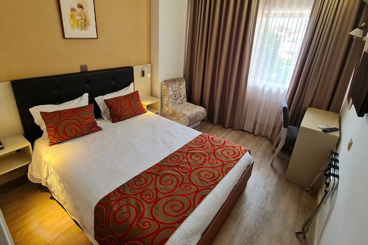 Room 26 of 83