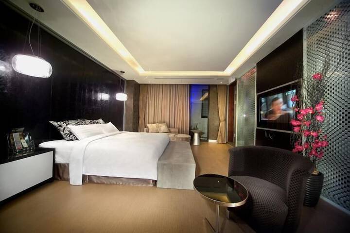 Room 4 of 53
