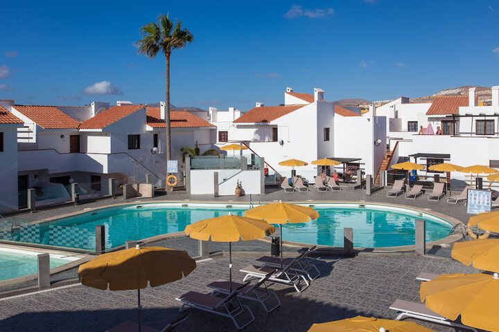 Hotel with Pool