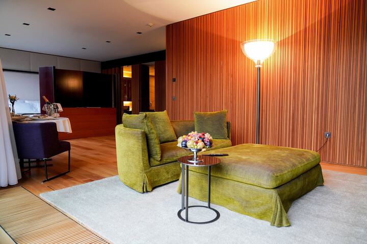 Room 45 of 136