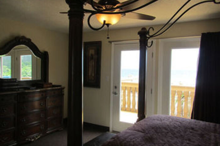 Room 10 of 17