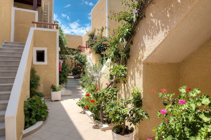 Hotel Exterior 55 of 60