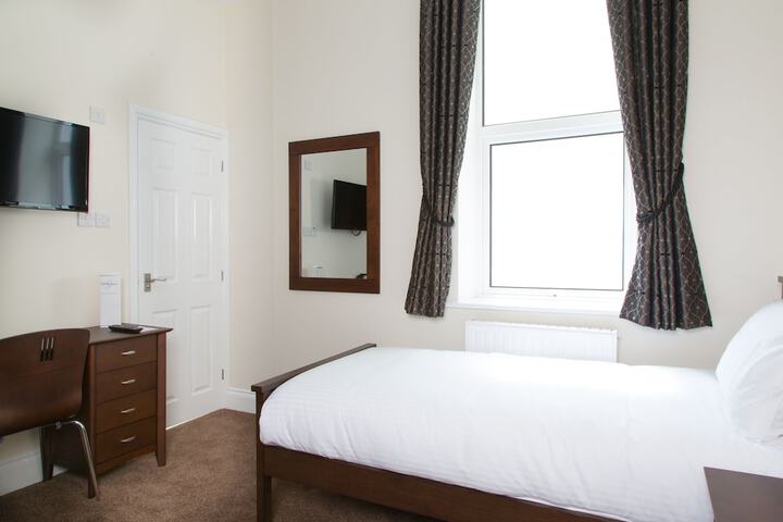 Room 25 of 64