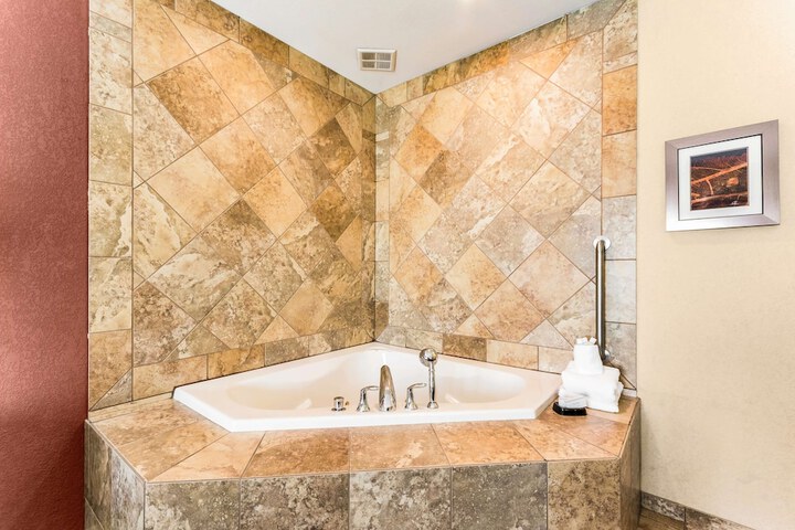 1 King Bed with Shower (8 of 16)