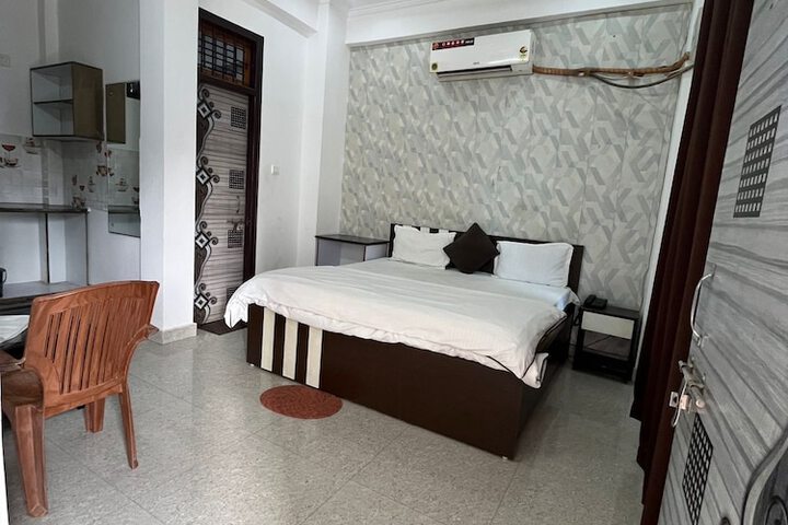 Room 5 of 15