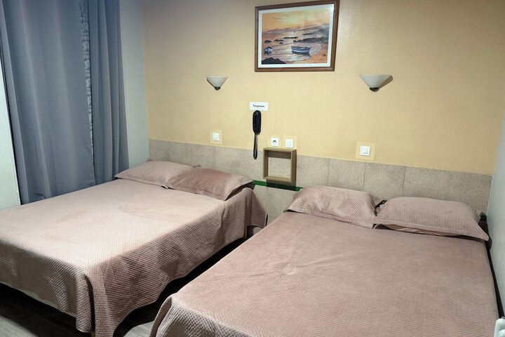 Room 10 of 32