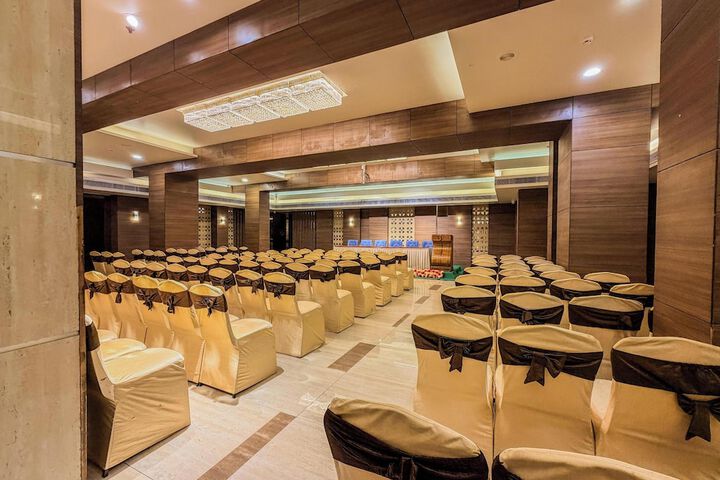 Ballroom/Hall 46 of 55