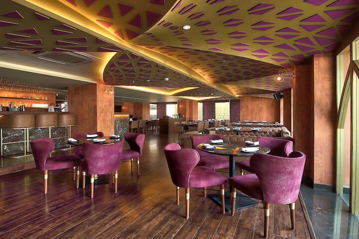 Lounge 46 of 65