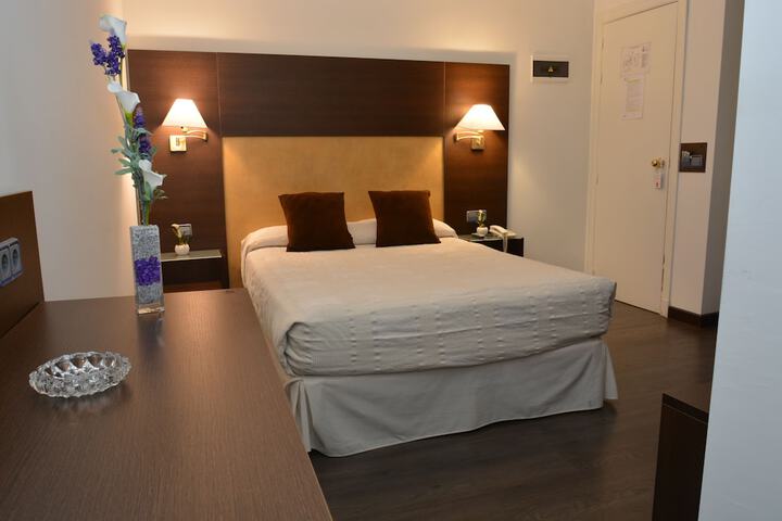 Room 9 of 38