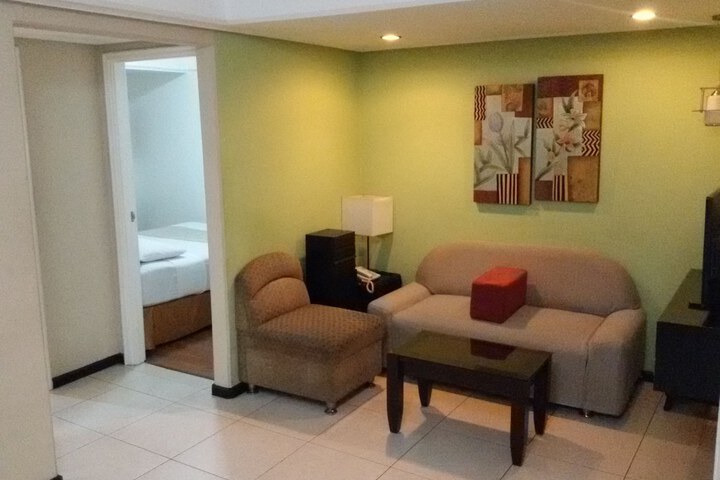 Room 4 of 28