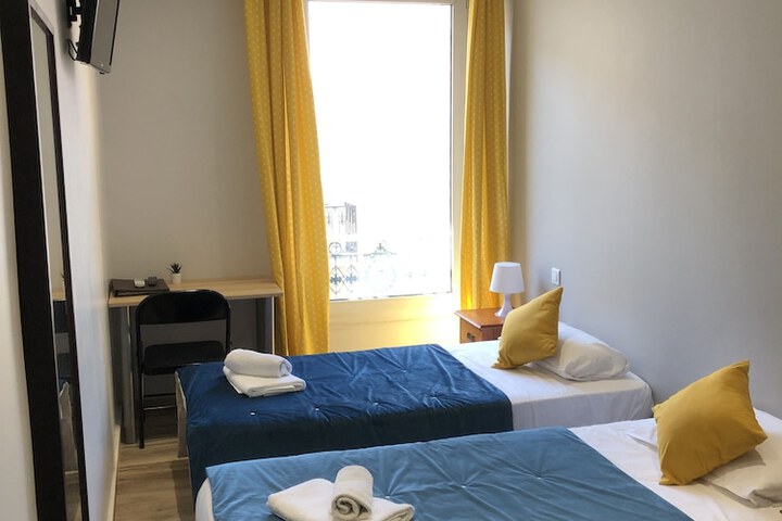 Room 8 of 20