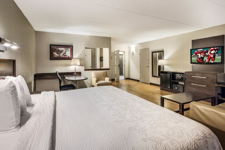 Premium King Bed (9 of 25)