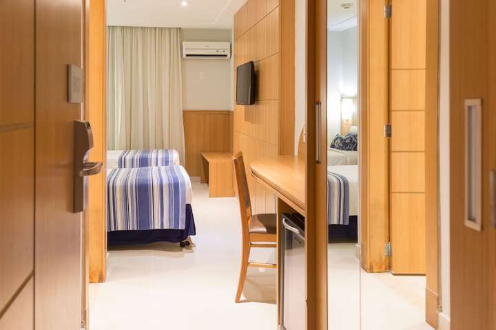 Room 9 of 40