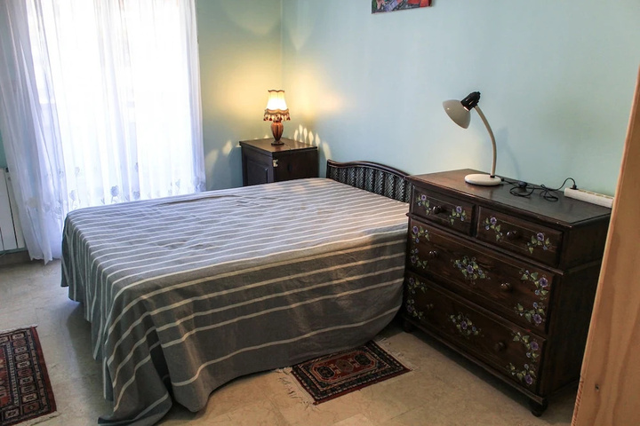 Room 9 of 16