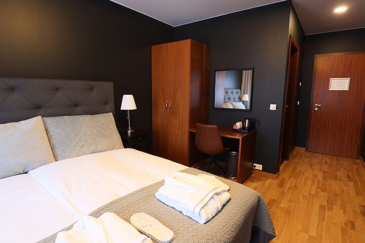 Room 5 of 42