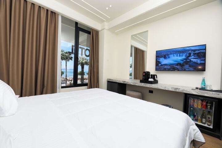 Room 2 of 59