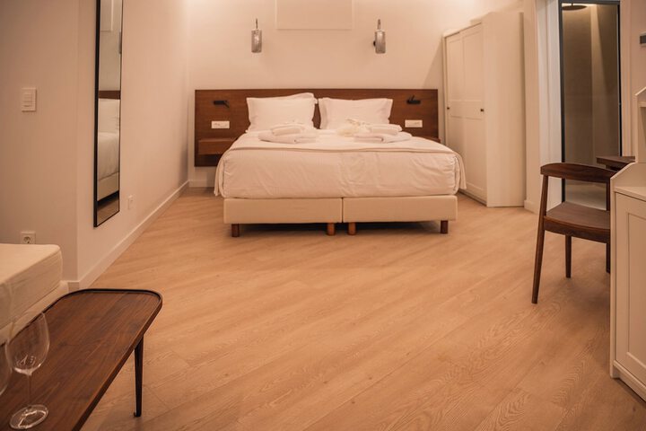 Room 105 of 182