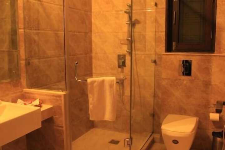 Room 10 of 25