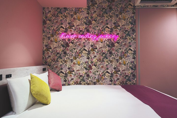 Room 21 of 48