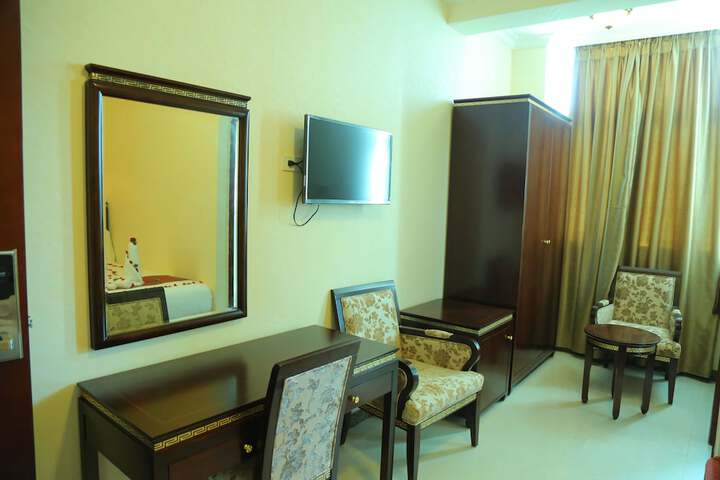 Room 19 of 33