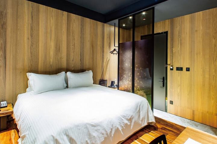 Room 10 of 47
