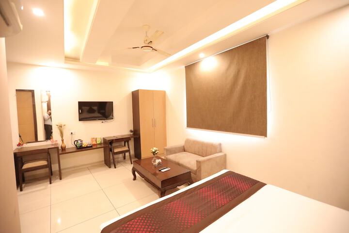 Room 6 of 24