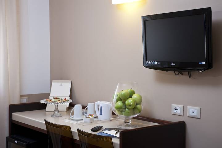 Room 12 of 80