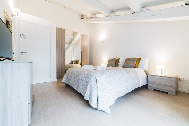 Room 2 of 16