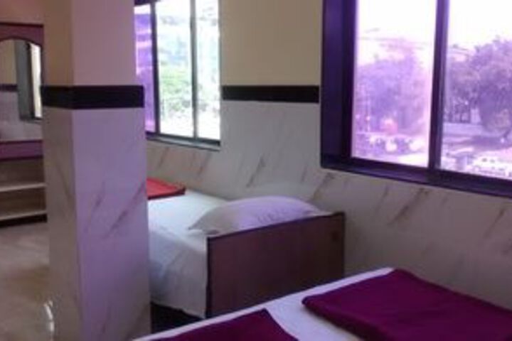 Room 5 of 11