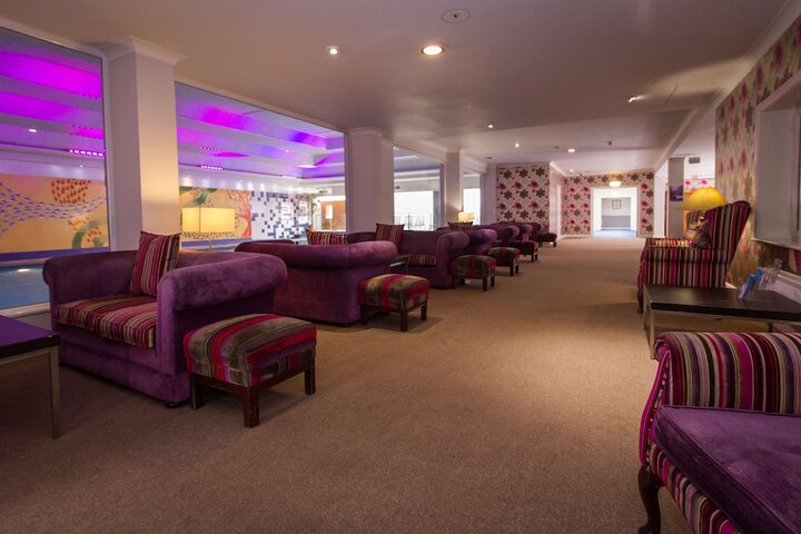 Lounge 74 of 83