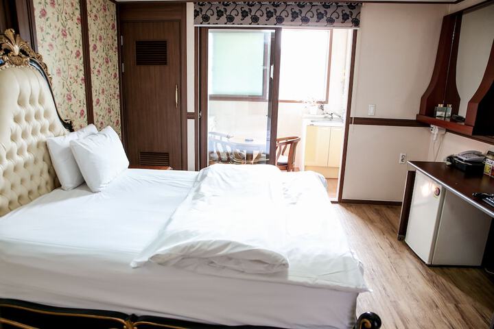 Room 12 of 39