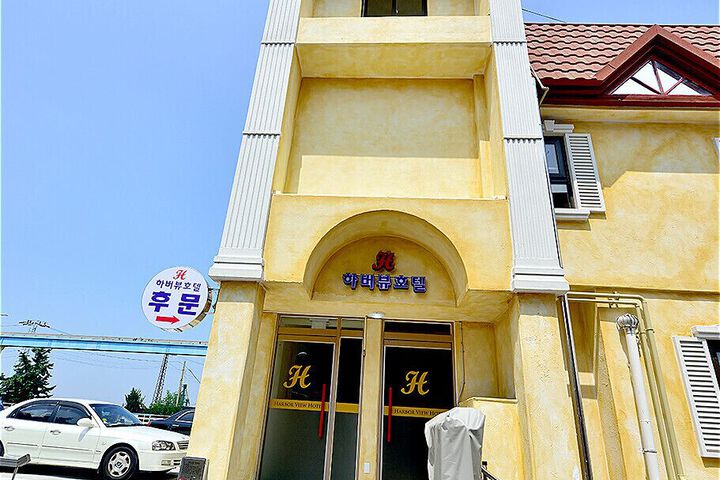 Hotel 8 of 65