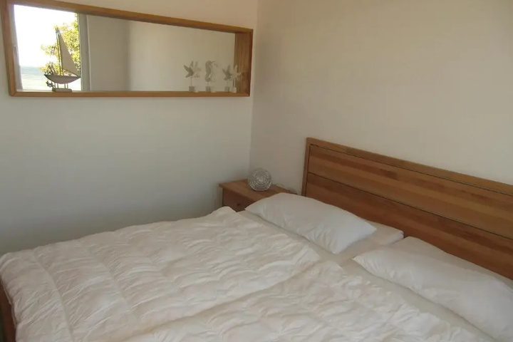 Room 4 of 18