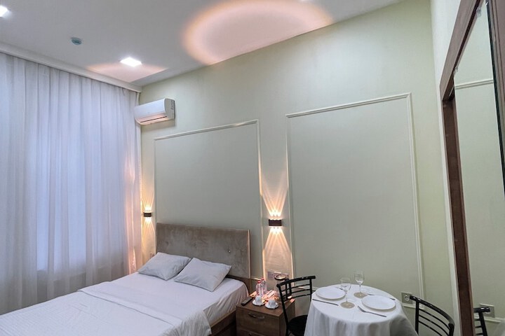 Room 7 of 27