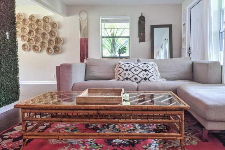 Image of Flamingo Place - One block to Lauderdale Marine Center - 3 bedroom - 2 bath - King bed
