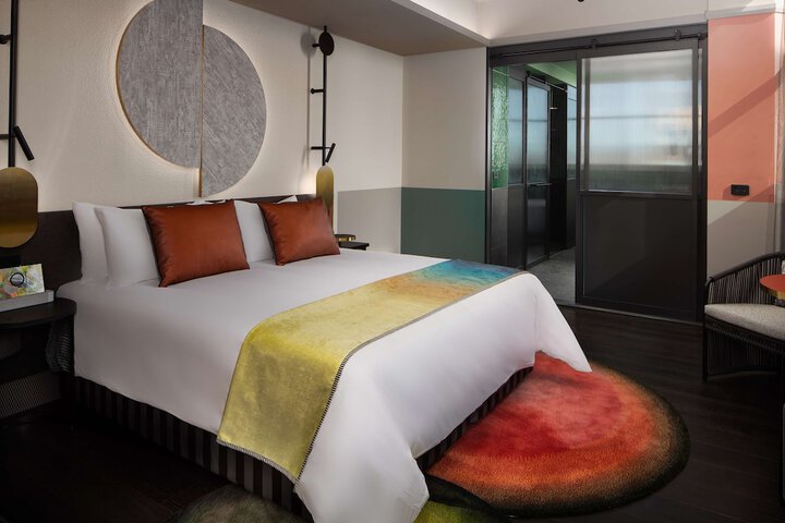 Room 17 of 46