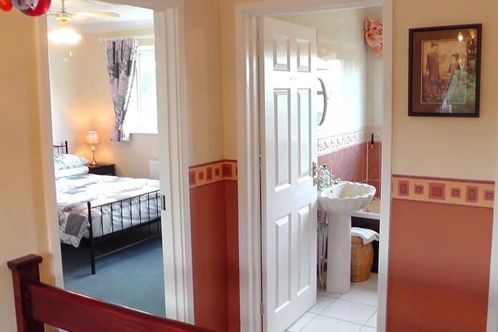 Room 8 of 10