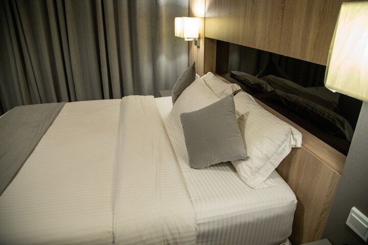 Room 5 of 14