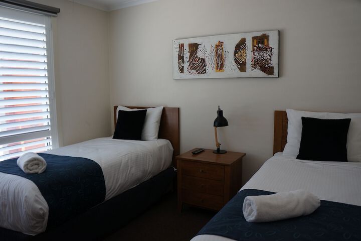 Room 3 of 65